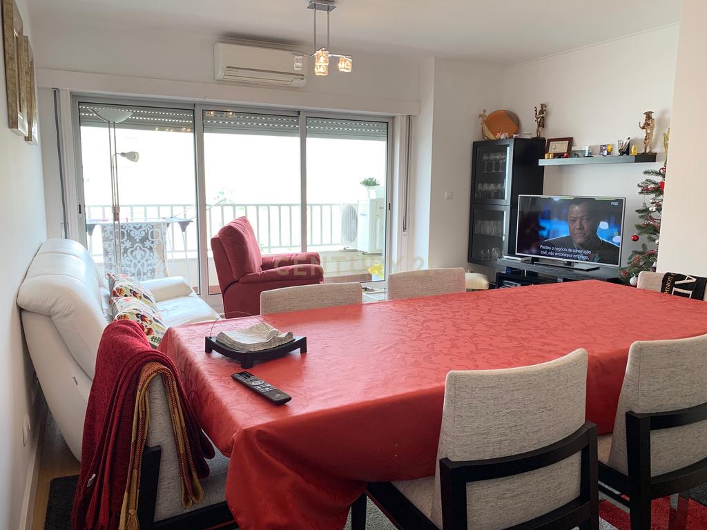 Apartamento T2 com Varanda e Garagem  - Image 11